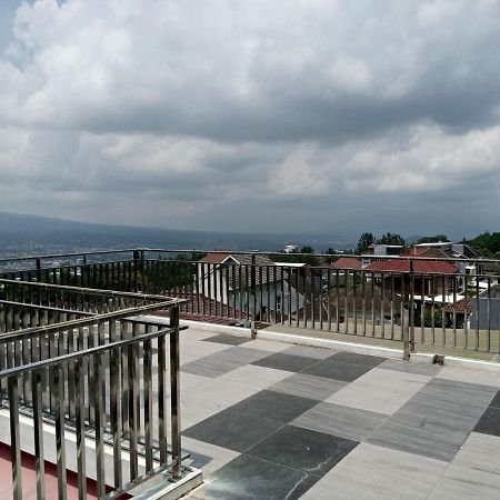 Villa Valencia Batu  Luaran gambar