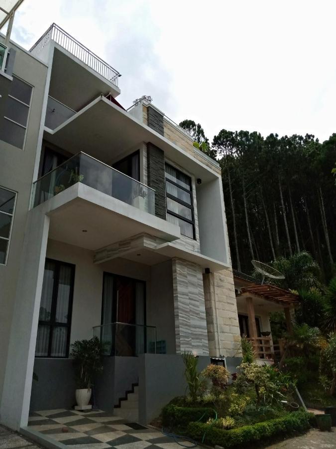 Villa Valencia Batu  Luaran gambar