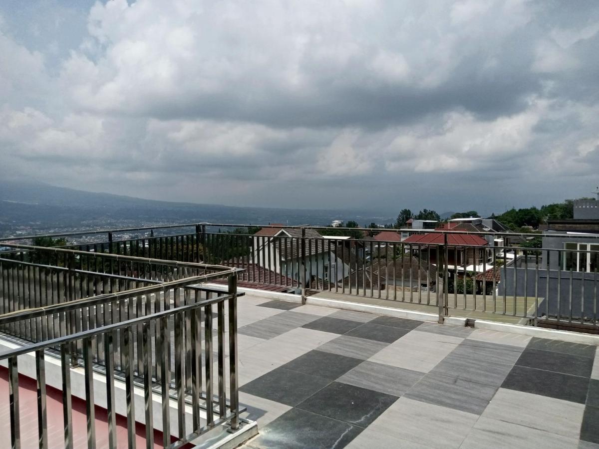 Villa Valencia Batu  Luaran gambar